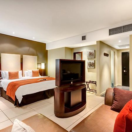 Protea Hotel By Marriott Transit O.R. Tambo Airport Kempton Park Exteriör bild