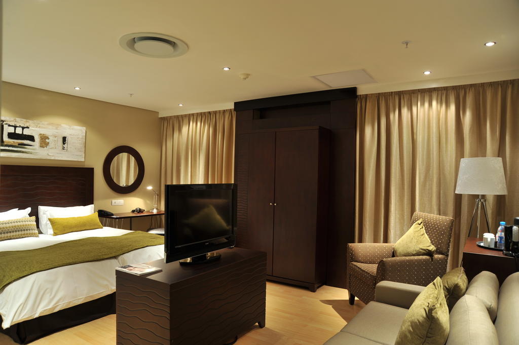 Protea Hotel By Marriott Transit O.R. Tambo Airport Kempton Park Exteriör bild