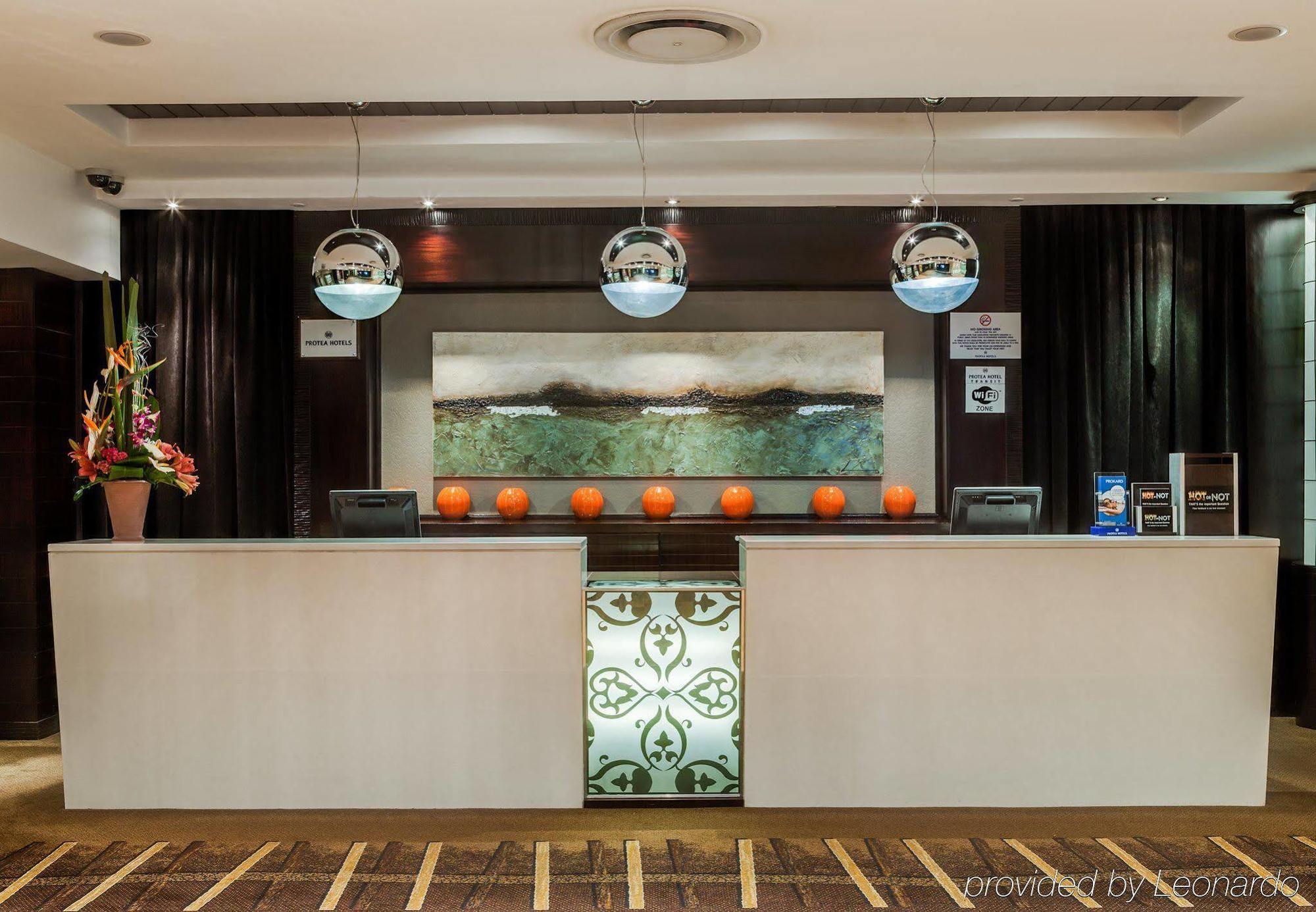 Protea Hotel By Marriott Transit O.R. Tambo Airport Kempton Park Exteriör bild