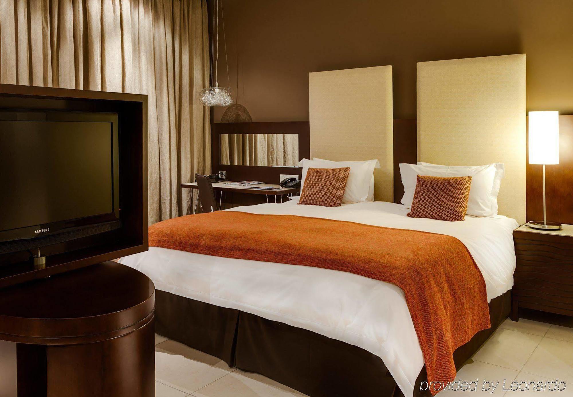Protea Hotel By Marriott Transit O.R. Tambo Airport Kempton Park Exteriör bild