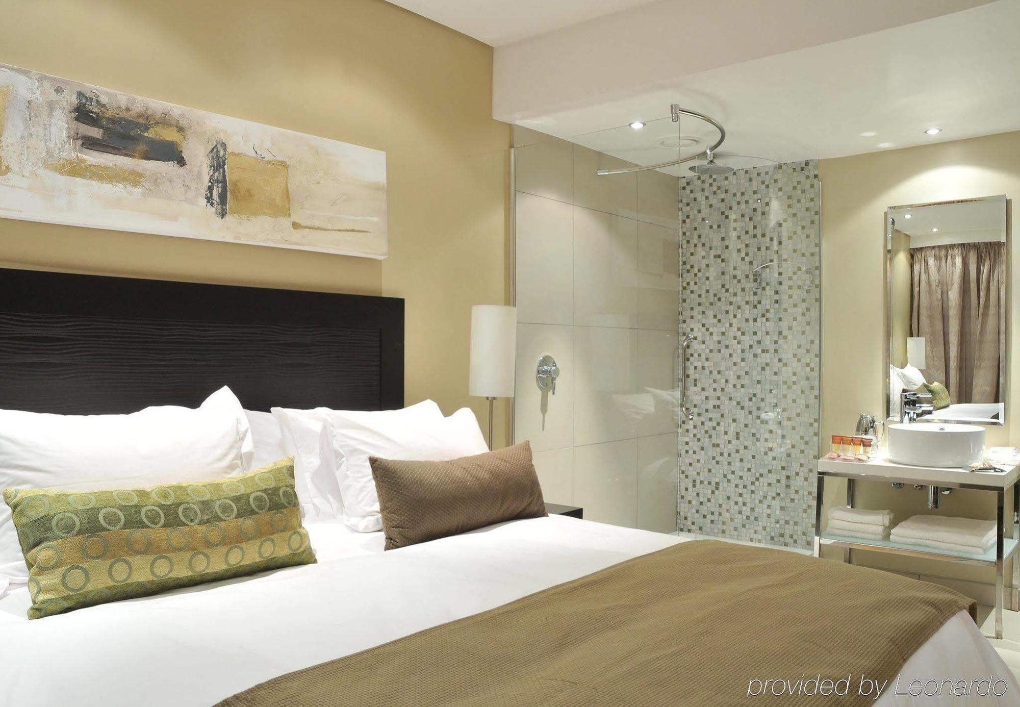 Protea Hotel By Marriott Transit O.R. Tambo Airport Kempton Park Exteriör bild