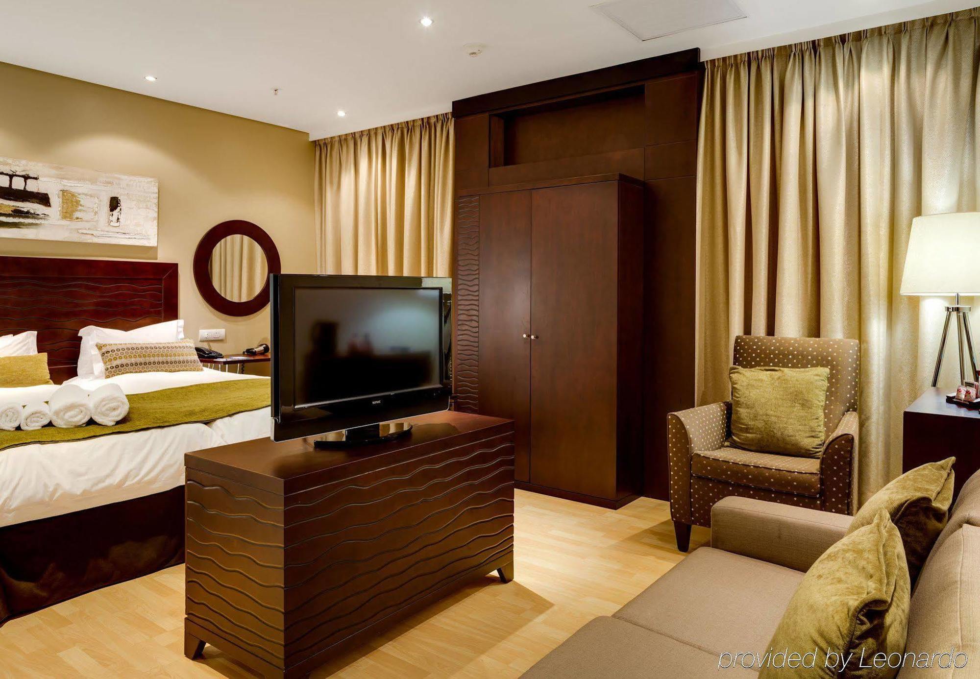 Protea Hotel By Marriott Transit O.R. Tambo Airport Kempton Park Exteriör bild