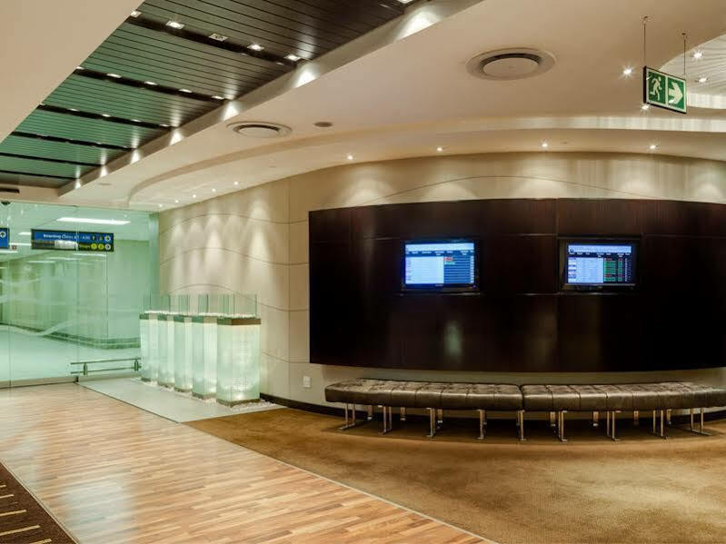 Protea Hotel By Marriott Transit O.R. Tambo Airport Kempton Park Exteriör bild