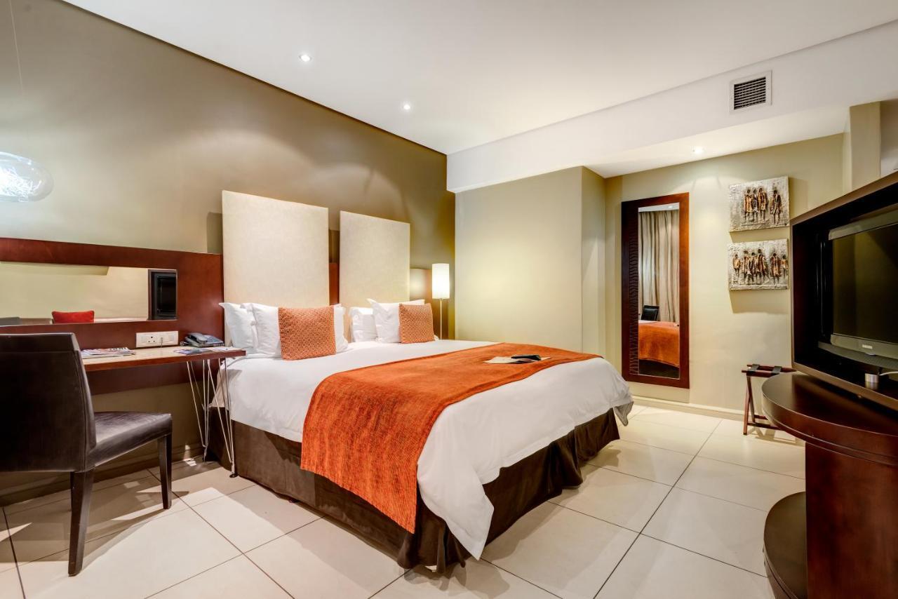 Protea Hotel By Marriott Transit O.R. Tambo Airport Kempton Park Exteriör bild